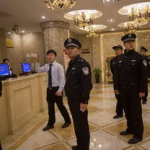 警察在娱乐场所,巡逻防控与安全守护纪实