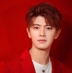娱乐吃瓜丫任嘉伦,从乒乓球运动员到古装小生，娱乐圈的励志传奇